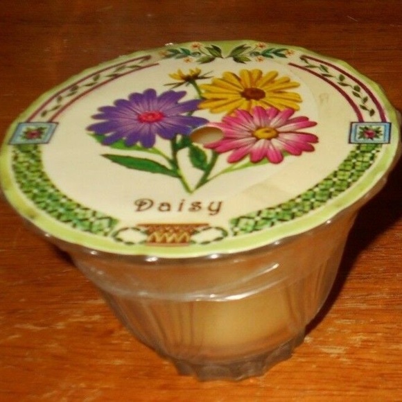 Other - Vintage Daisy Scented Fragrance Candle Set